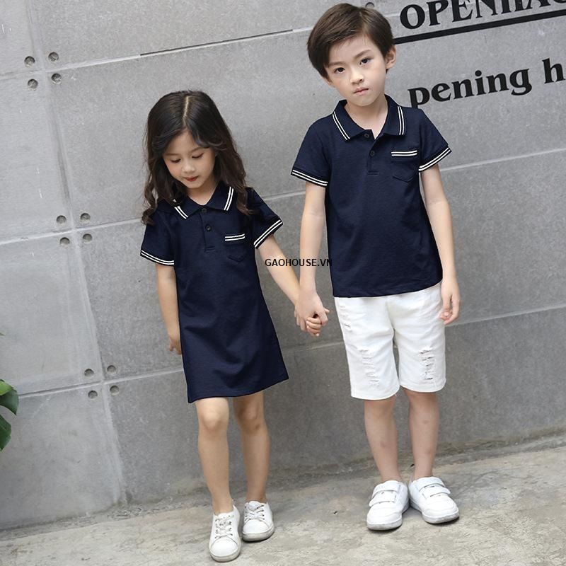 A child and child posing for a pictureDescription automatically generated with low confidence