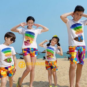A group of children running on a beach Description automatically generated with low confidence