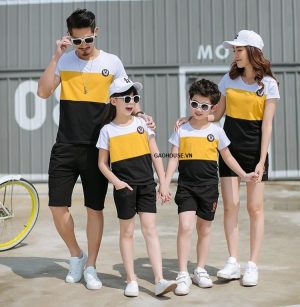 A group of people posing for a photo Description automatically generated with medium confidence
