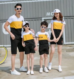 A group of people posing for a photo Description automatically generated with medium confidence