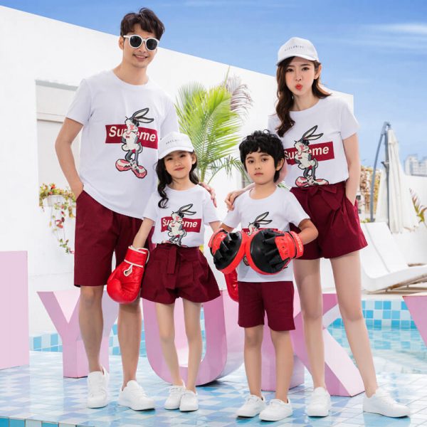 A group of people posing for a photo Description automatically generated with medium confidence