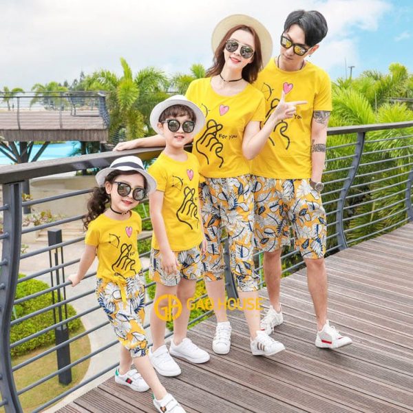 A group of people posing for a photo Description automatically generated with medium confidence