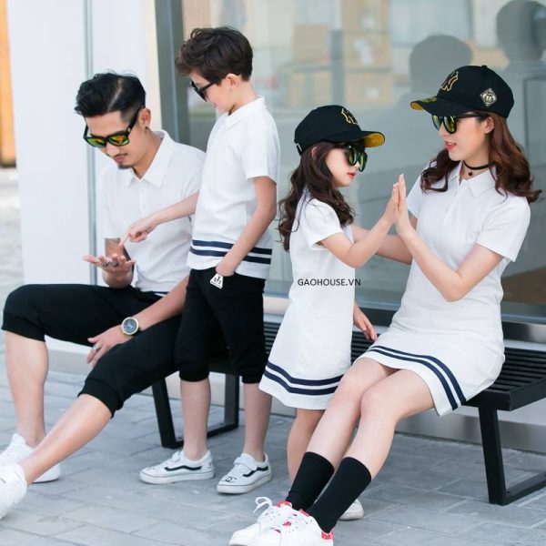 A group of people sitting on a bench Description automatically generated with medium confidence