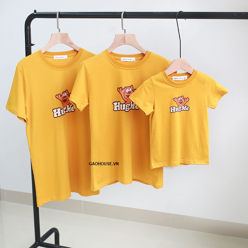 A row of yellow t-shirts Description automatically generated with low confidence