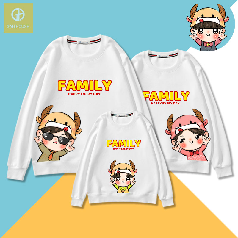 Mẫu đồng phục gia đình tết hoodie màu trắng