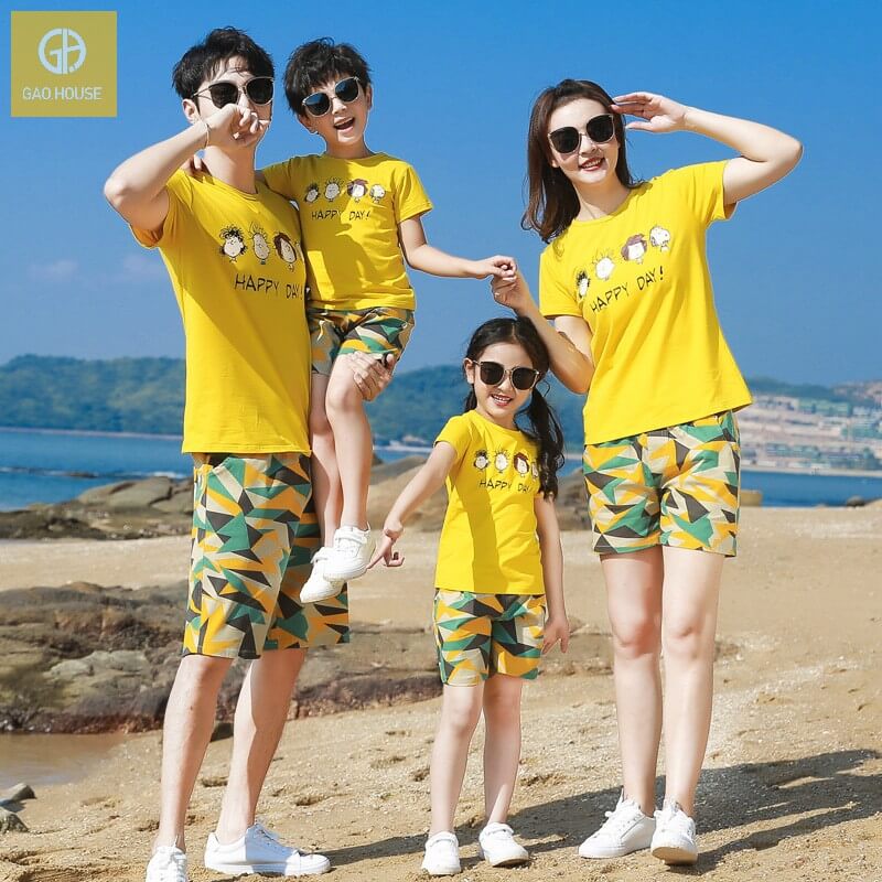 Bộ quần áo đồng phục gia đình đi biển 4 người màu vàng nắng