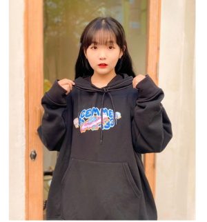 Áo hoodie nỉ bông đen, trắng với thiết kế độc đáo