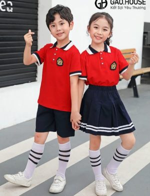 Áo đồng phục mầm non có cổ màu đỏ