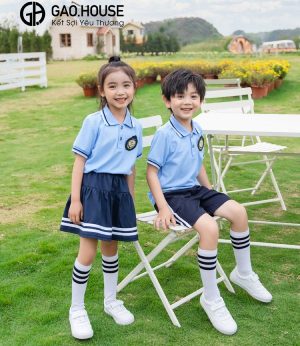Đồng phục mầm non có cổ màu xanh thiên thanh