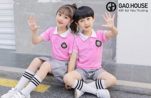 Áo đồng phục mầm non màu hồng cánh san cổ phối trắng