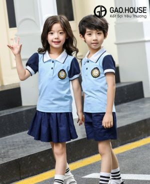Đồng phục mầm non có cổ màu xanh dương phối xanh than