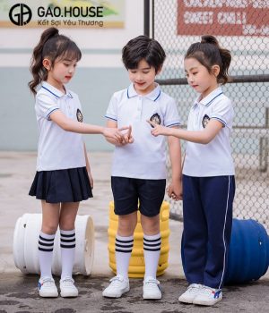 Đồng phục mầm non có cổ màu trắng line xanh dương