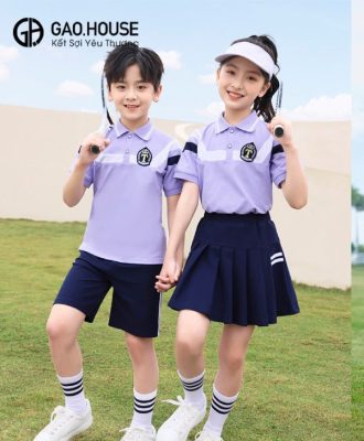 Áo đồng phục mầm non có cổ màu tím phá cách