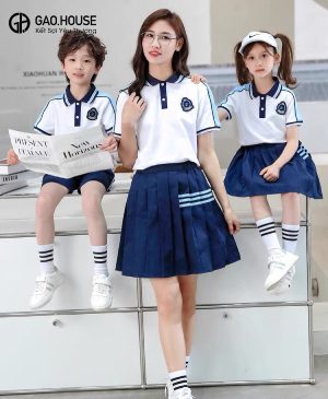 Mẫu áo đồng phục mẫu giáo có cổ màu trắng phối cầu vai