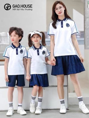 Mẫu áo đồng phục mẫu giáo có cổ màu trắng phối cầu vai