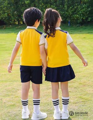 Đồng phục mầm non màu vàng cầu vai DMN02