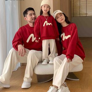 Áo sweater gia đình mùa đông đẹp