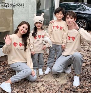 Áo gia đình mùa đông Shape Of Love