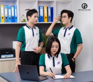 Đồng phục công ty màu trắng phối sườn màu xanh đậm