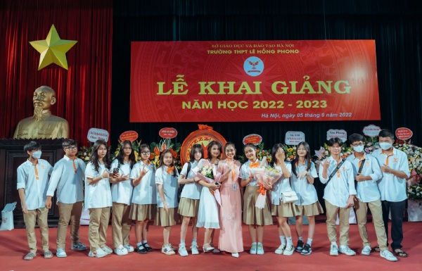 Áo đồng phục trường Lê Hồng Phong
