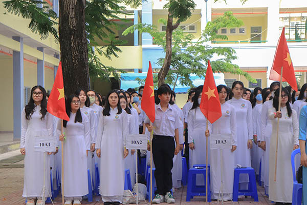 Áo dài đồng phục trường Nguyễn Khuyến