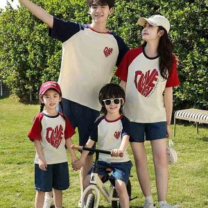 Áo thun gia đình cổ tròn phối màu phá cách