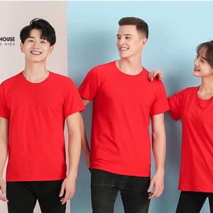 Áo phông đồng phục công ty màu đỏ trẻ trung