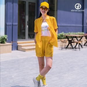 Đồng phục nhóm chất đũi tone vàng nổi bật