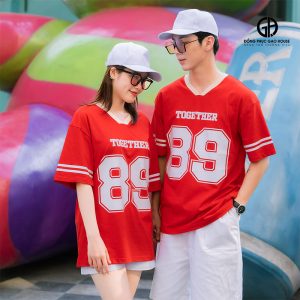 Áo lớp thiết kế màu đỏ phong cách thể thao