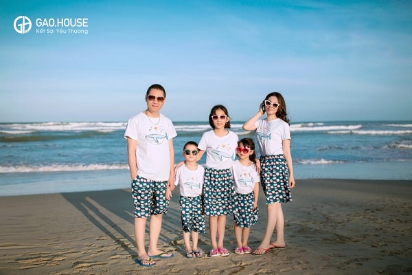 Đồng phục gia đình đi biển tại Hòa Bình
