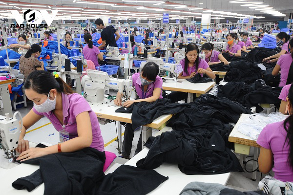 xưởng may áo lớp màu xanh than
